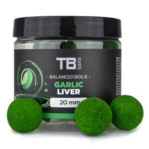 Vyvážené boilie TB Baits Balanced Garlic Liver + atraktor
